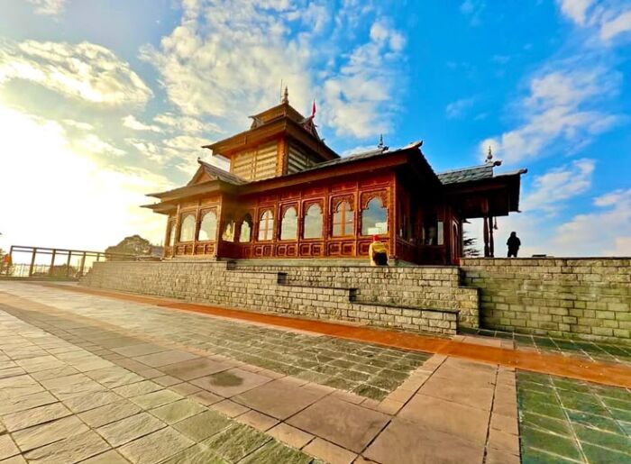7 Famous Temples In Jaipur To Visit: Timings, Address & Entry Fee 4 Famous temples to visit in Jaipur