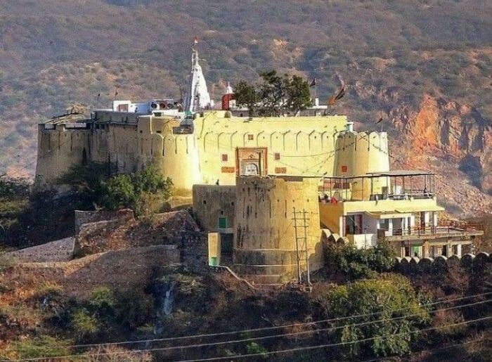 7 Famous Temples In Jaipur To Visit: Timings, Address & Entry Fee 1 Famous temples to visit in Jaipur