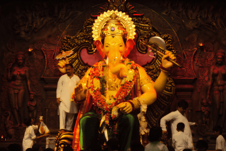 Lalbaugcha Raja Mukh Darshan vs Charan Sparsh
