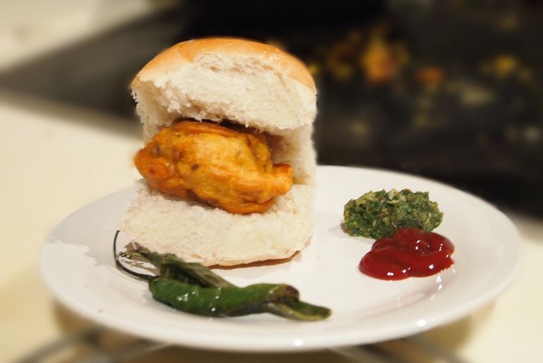 vada pav history mumbai