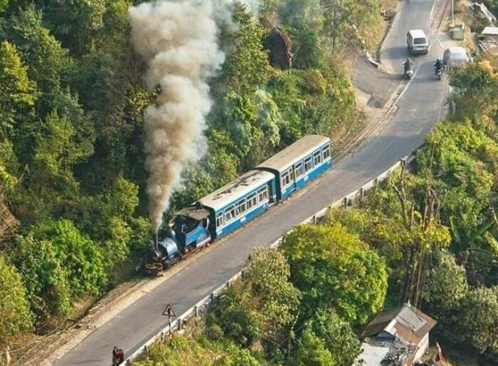 arjeeling Himalayan Railway special joyrides for Durga Puja 2026