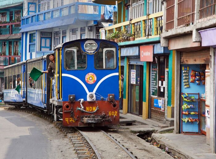 arjeeling Himalayan Railway special joyrides for Durga Puja 2026
