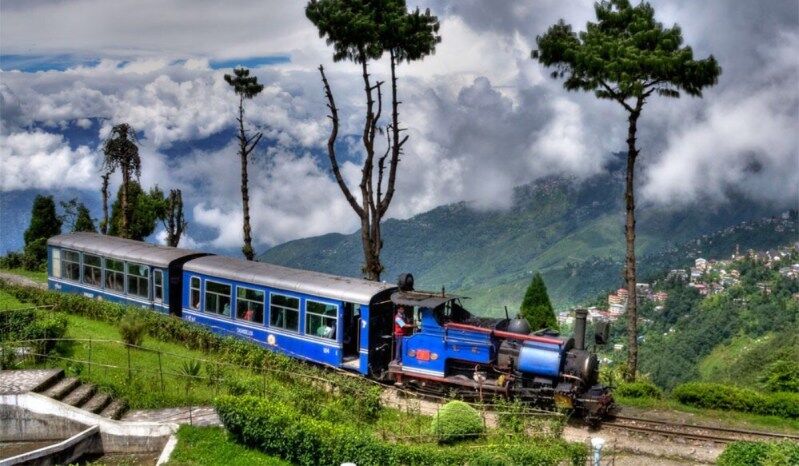 arjeeling Himalayan Railway special joyrides for Durga Puja 2026
