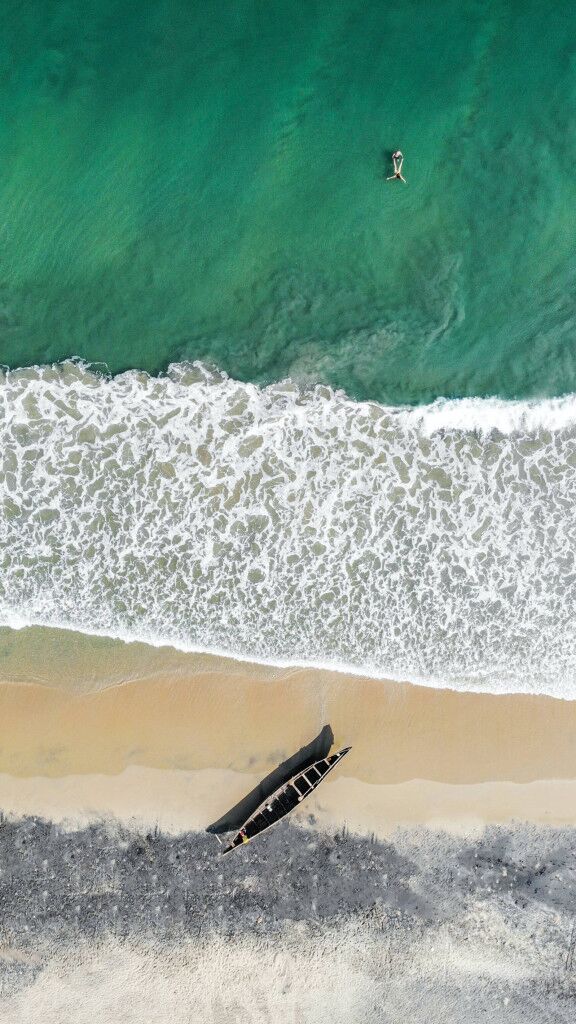 The sea green waters of the Varkala Beach