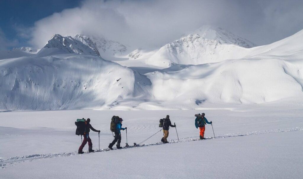 how to go manali to leh