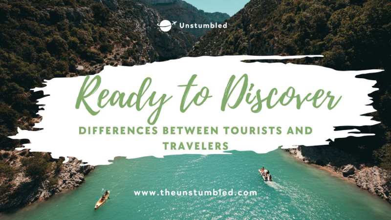 what is the difference between traveler and tourist