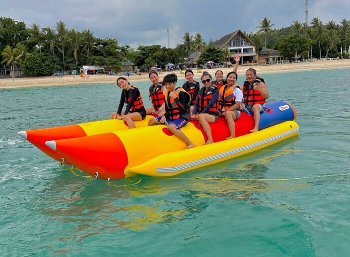 Tourists enjoying adventurous watersports along the beaches of Goa