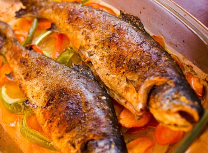 10 Best Foods To Try In Himachal Pradesh: Traditional Dishes & Local Drinks 5 Best foods to try in Himachal Pradesh, featuring traditional Himachali dishes including Dham, Siddu, Madra, and Kullu Trout.