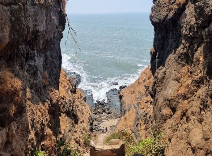 2 Day Harihareshwar Itinerary covering temples, beaches, Bankot Fort and Velas