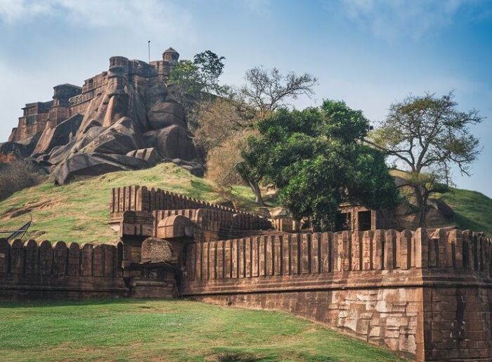 15 Monsoon Treks Ranked By Difficulty, Safety & Scenic Beauty 3 Best Monsoon Treks In India