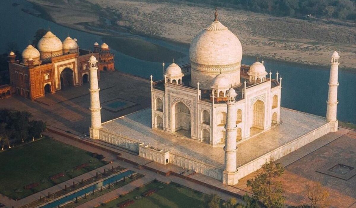 Agra Travel Guide covering the Taj Mahal and best places to visit in Agra