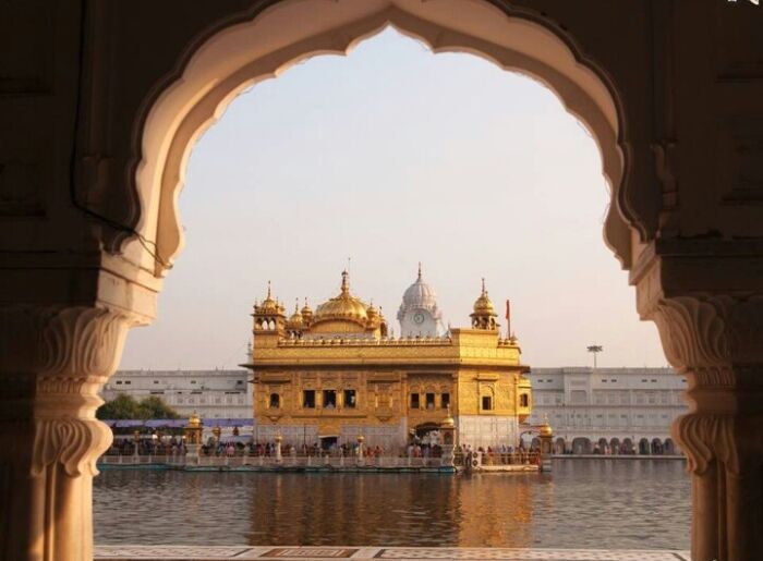 Golden Temple At Night Or Morning: Which Is The Better Time To Visit? 4 Golden Temple in Amritsar seen in morning and at night