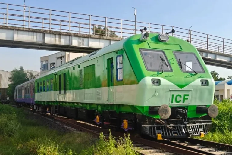 India’s First LNG-Diesel Train Just Launched By Indian Railways; Know How It Works 2 India's first LNG-diesel dual-fuel train at Sabarmati