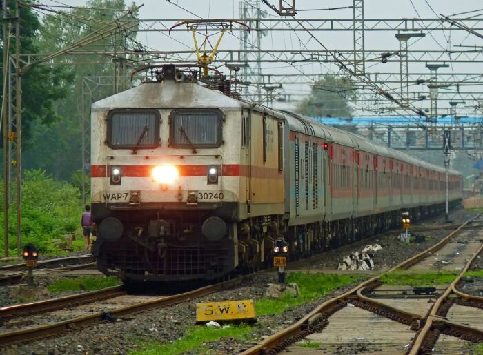 Mumbai-Bengaluru Special Train: 6 Places To Turn The Journey Into A Trip 1 Mumbai-Bengaluru special train connecting Mumbai and Bengaluru