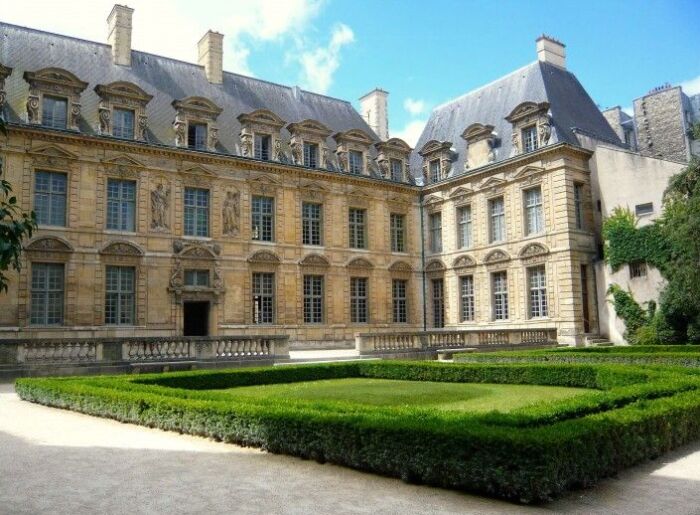 10 Tourist Attractions In Paris You Must Add To Your Must-Visit List 7 Eiffel Tower and Paris skyline