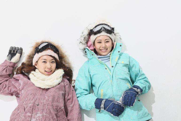 Which Winter Gears To Invest In Before Taking That Snowy Trip? 2 winter gear for snow
