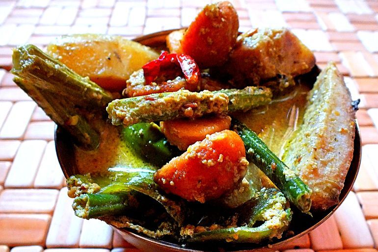 Where To Eat Bengali Bhog During Durga Puja In Delhi? Pandal Food To Try 2 Traditional Bengali Durga Puja bhog