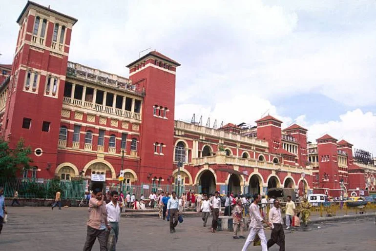 All About The Delhi Howrah Vande Bharat Sleeper Train 1 Vande Bharat Sleeper train at an Indian railway station