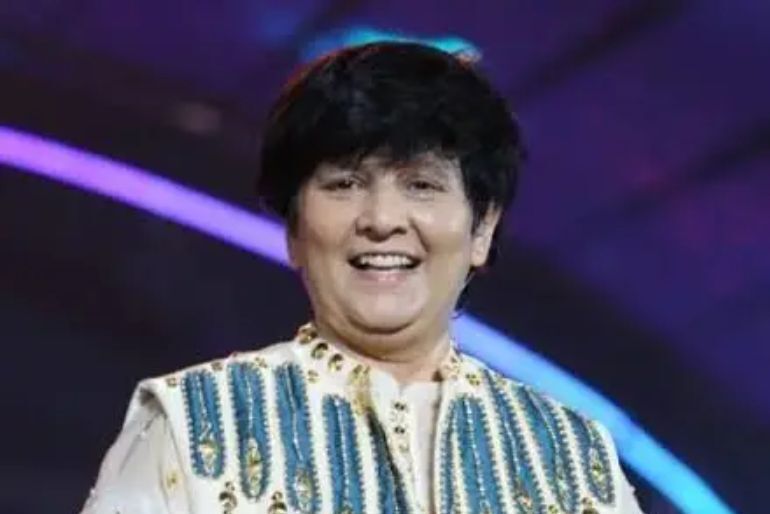 Where Is Falguni Pathak Performing For Navratri 2026 In Mumbai? Tickets, Venue & More 2 Falguni Pathak performing Garba during Navratri 2026 in Mumbai