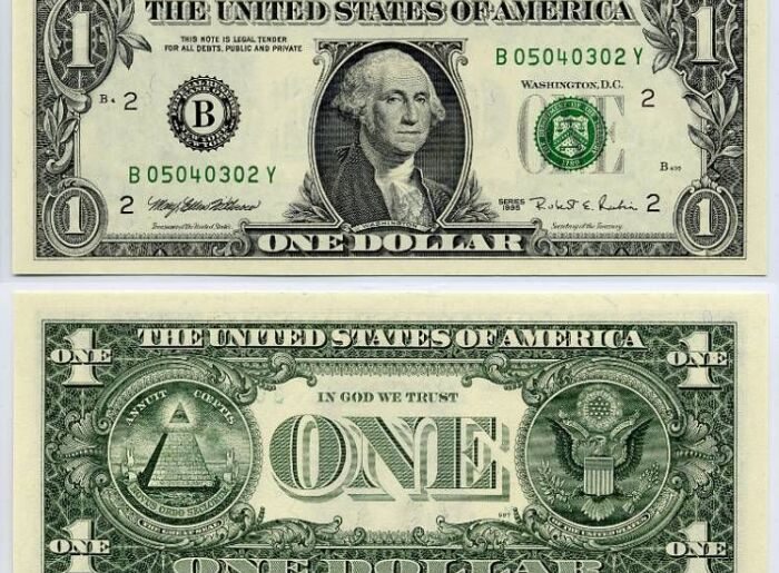 How Much Cash Should You Carry On An International Trip From India? 1 Indian traveler carrying foreign currency and cards for an international trip