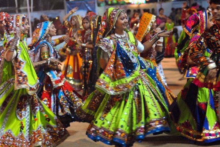 How Is Durga Puja In Kolkata Different From Navratri? Rituals, Food & What Changes 2 Durga Puja vs Navratri