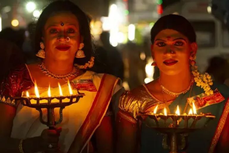 Why Do Men Dress In Sarees And Wear Makeup At This Kerala Temple? The Unique Ritual Explained 1 Chamayavilakku festival: men wearing sarees in Kerala temple