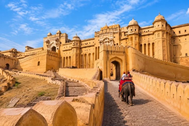 Can You Visit Panna Meena Ka Kund And Amer Fort In One Morning? 1 Panna Meena Ka Kund stepwell near Amer Fort in Jaipur, Rajasthan