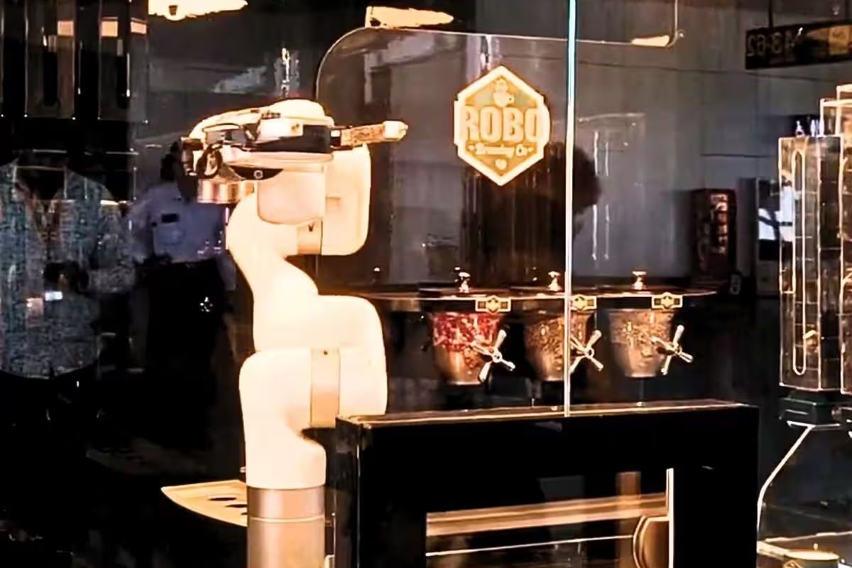 Delhi Airport T3 Robotic Cafe