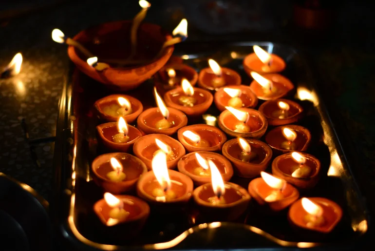 Sandhi Puja In Kolkata Date: Ritual, Timings And Visitor Tips 1 Sandhi Puja rituals during Durga Puja in Kolkata