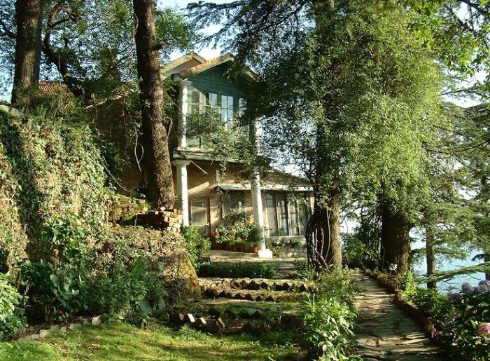 8 Indian Homestays With Views That Make The Journey Worth It 2 Indian homestay surrounded by mountaina and forests