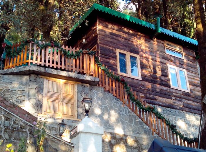 8 Indian Homestays With Views That Make The Journey Worth It 4 Indian homestay surrounded by mountaina and forests