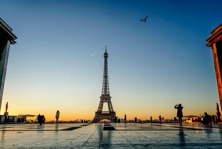 Is Shoulder Season The Same As Off-Season? What You Should Know 2 Comparison of shoulder-season and off-season travel conditions at a tourist destination