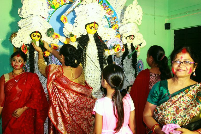 When Is Sindoor Khela In 2026? Where To Witness The Durga Puja Farewell Ritual In Kolkata, Delhi And Mumbai 2 Sindoor Khela during Durga Puja Vijaya Dashami