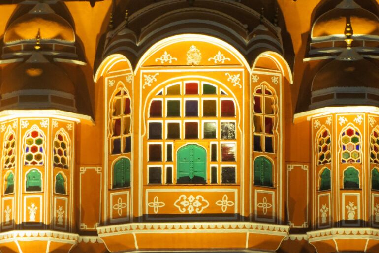 Which Kolkata Durga Puja Pandals Are Best To Visit In The Morning To Avoid Crowds? 2 Durga Puja pandal in Kolkata during a morning visit