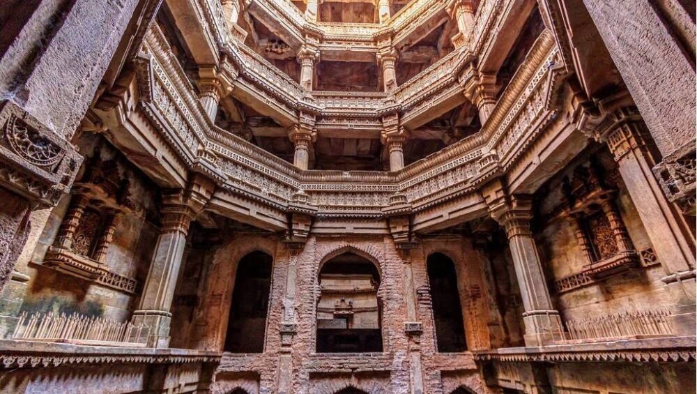 Exploring The Adalaj Stepwell In Gujarat 1 1545473329 adalaj stepwell1 1000x565 1