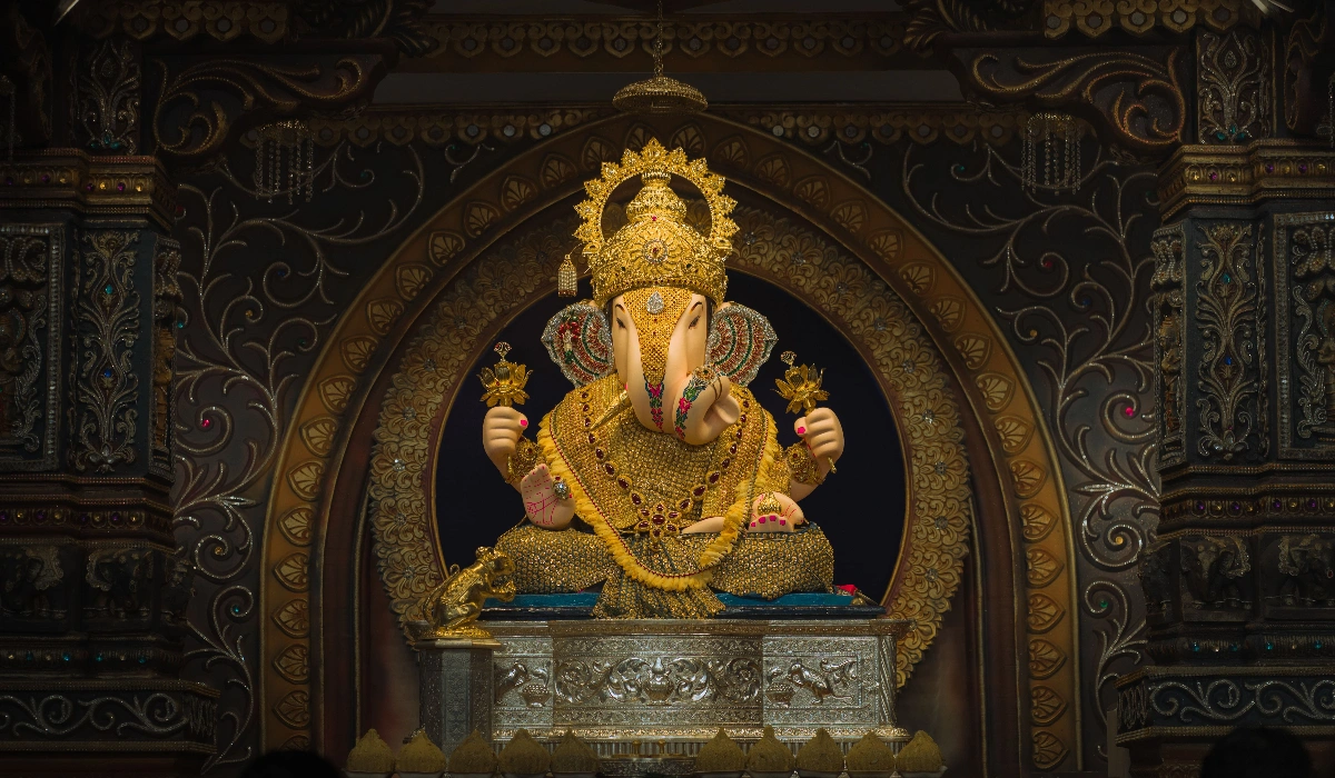 Dagdusheth Kasba and Tulshibaug Ganpati darshan in Pune