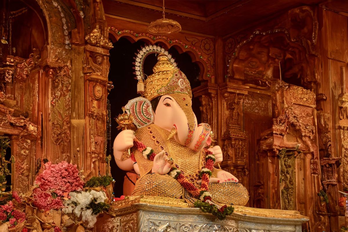 Kasba to Dagdusheth Ganpati walking route in Pune