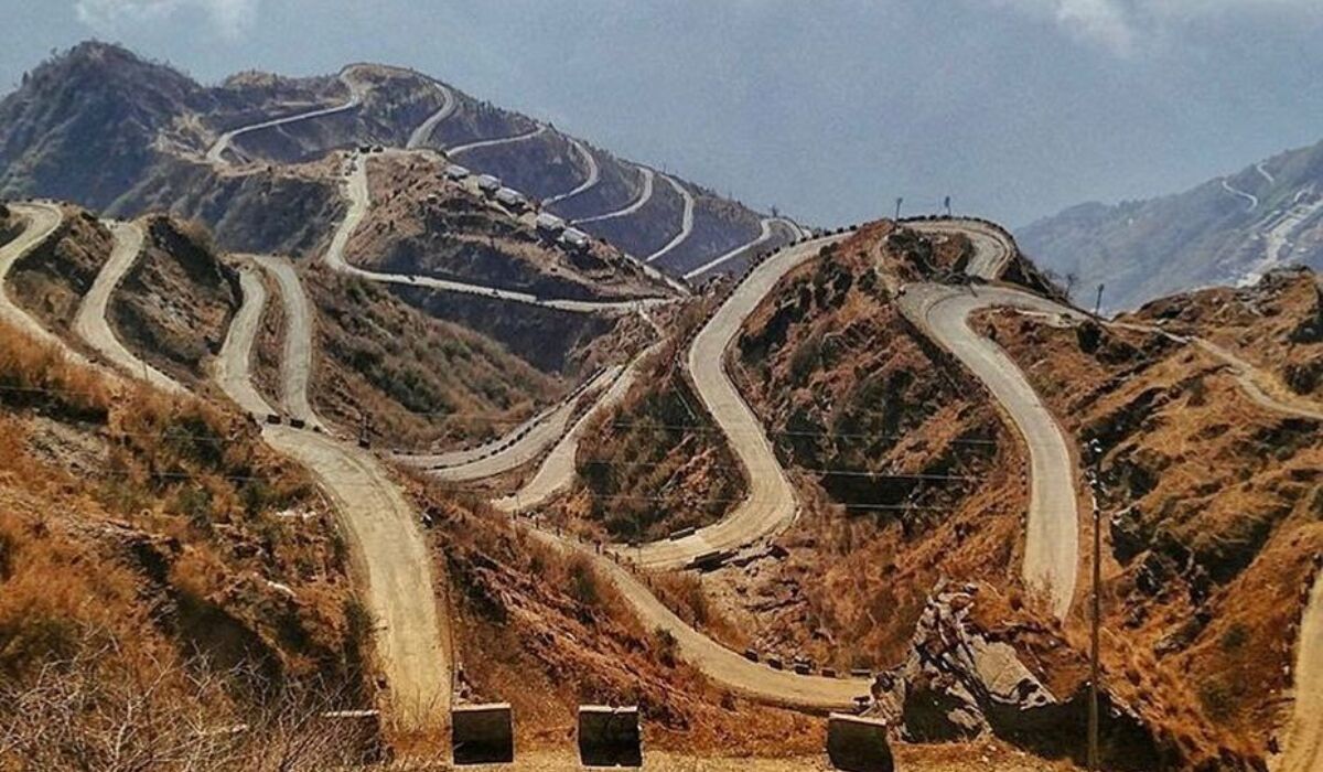Zuluk Old Silk Route and its famous hairpin bends in East Sikkim